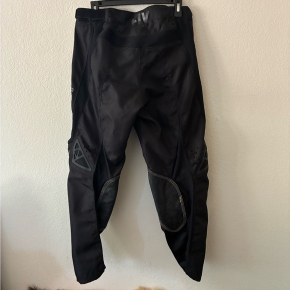 Fly Racing Kinetic Dirtbike Pants - Picture 2 of 8